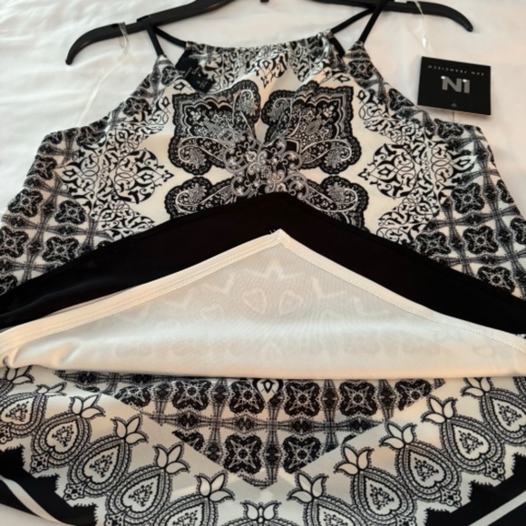 I.N. San Francisco Small Black and White Handkerchief top - Picture 6 of 6